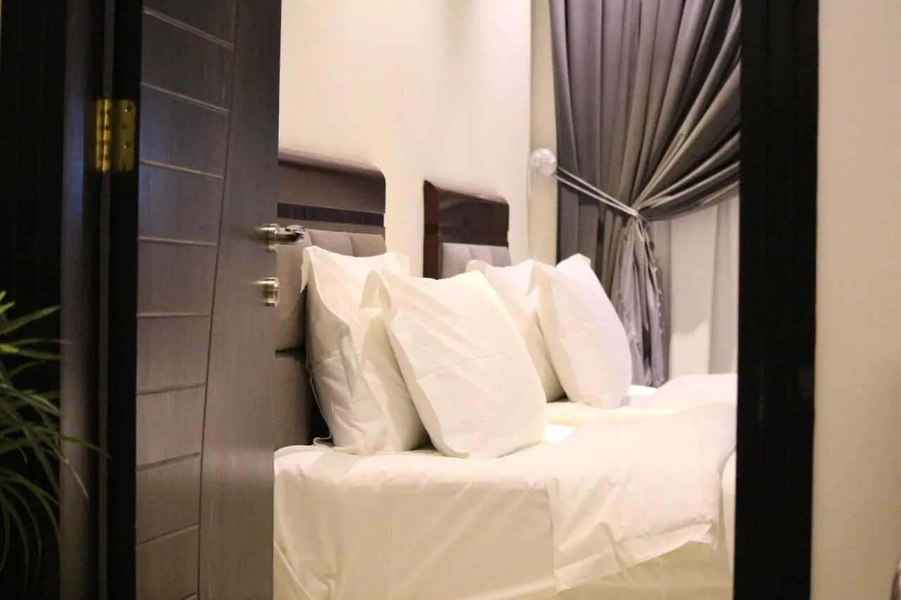 First Room Hotel Apartments Riyad 3*,